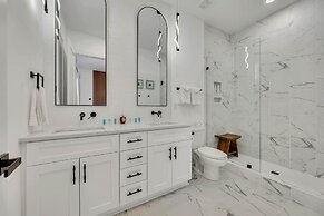 Hot Tub Game Room Rooftop Downtown Nashville