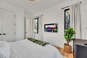 Hot Tub Game Room Rooftop Downtown Nashville