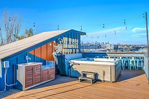 Hot Tub Game Room Rooftop Downtown Nashville