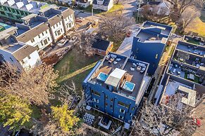 Hot Tub Game Room Rooftop Downtown Nashville