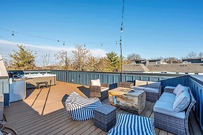 Hot Tub Game Room Rooftop Downtown Nashville