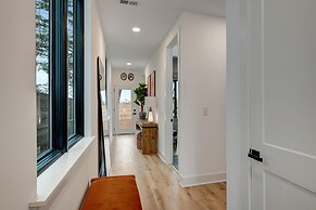 Twin Homes Hot Tub Rooftop Game Zone at Nashville