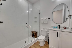 Twin Homes Hot Tub Rooftop Game Zone at Nashville