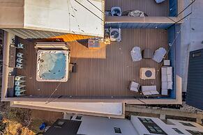 Twin Homes Hot Tub Rooftop Game Zone at Nashville