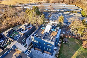 Twin Homes Hot Tub Rooftop Game Zone at Nashville
