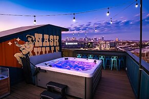 Twin Homes Hot Tub Rooftop Game Zone at Nashville