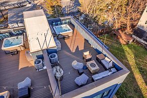 Twin Homes Hot Tub Rooftop Game Zone at Nashville