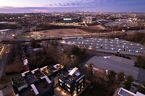 Twin Homes Hot Tub Rooftop Game Zone at Nashville