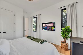 Twin Homes Hot Tub Rooftop Game Zone at Nashville