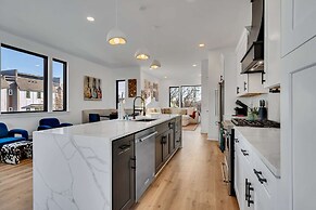 Twin Homes Hot Tub Rooftop Game Zone at Nashville