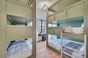 Twin Homes Hot Tub Rooftop Game Zone at Nashville