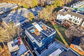 Twin Homes Hot Tub Rooftop Game Zone at Nashville