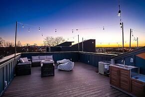 Twin Homes Hot Tub Rooftop Game Zone at Nashville