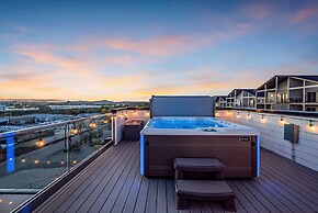 Disco Lounge Double Rooftop Hot Tub Nashville