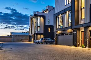 Disco Lounge Double Rooftop Hot Tub Nashville