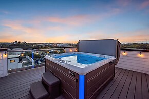 Disco Lounge Double Rooftop Hot Tub Nashville