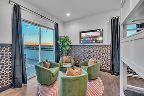 Disco Lounge Double Rooftop Hot Tub Nashville