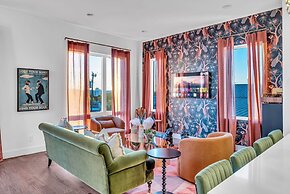 Disco Lounge Double Rooftop Hot Tub Nashville