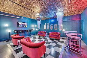 Disco Lounge Double Rooftop Hot Tub Nashville
