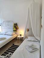 Marilous House - Skyros Beachfront Getaway
