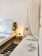 Marilous House - Skyros Beachfront Getaway