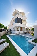 Smash C Apartments for 12- private pool