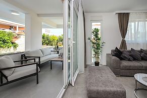 Smash C Apartments for 12- private pool