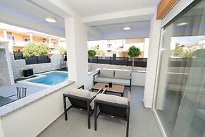 Smash C Apartments for 12- private pool