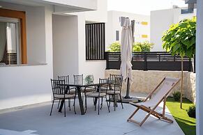 Smash C Apartments for 12- private pool