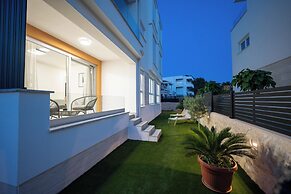 Smash C Apartments for 12- private pool