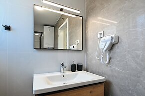 Smash C Apartments for 12- private pool