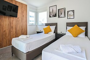 Smash C Apartments for 12- private pool