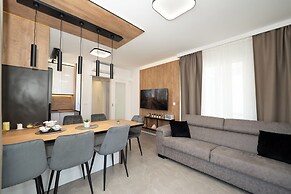 Smash C Apartments for 12- private pool