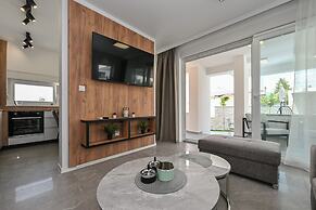 Smash C Apartments for 12- private pool