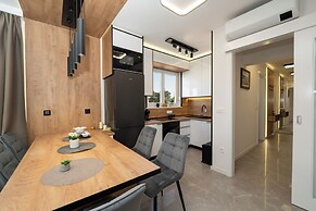 Smash C Apartments for 12- private pool