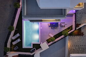 Smash C Apartments for 12- private pool