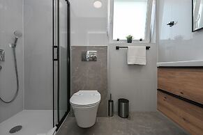 Smash C Apartments for 12- private pool