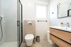 Smash C Apartments for 12- private pool