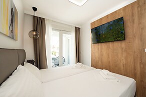 Smash C Apartments for 12- private pool