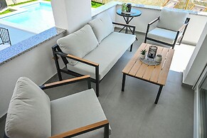 Smash C Apartments for 12- private pool