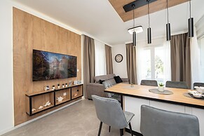 Smash C Apartments for 12- private pool