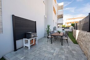 Smash C Apartments for 12- private pool