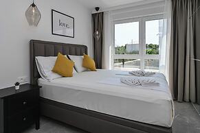 Smash C Apartments for 12- private pool