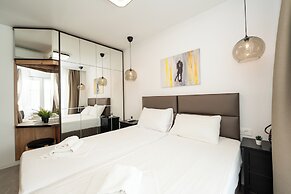 Smash C Apartments for 12- private pool