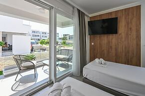 Smash C Apartments for 12- private pool