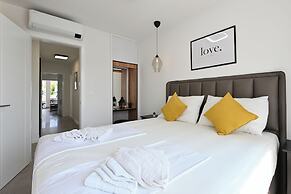 Smash C Apartments for 12- private pool