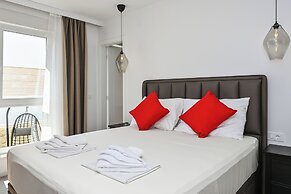 Smash C Apartments for 12- private pool