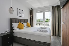 Smash C Apartments for 12- private pool