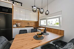 Smash C Apartments for 12- private pool