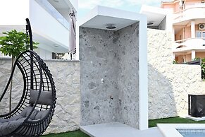 Smash C Apartments for 12- private pool